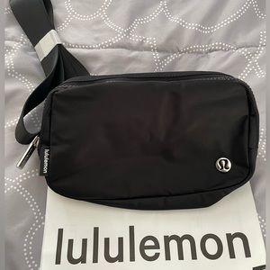 NWT lululemon Everywhere Belt Bag